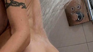 Big boob brunette masturbates on webcam