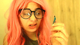Giantess Chewing Gum
