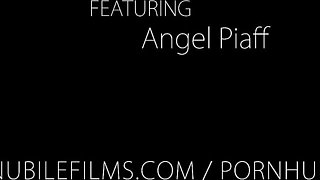Angel Piaff kiss