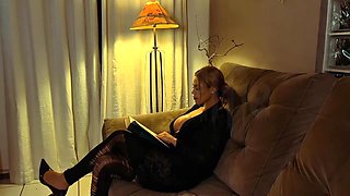 Minha Estagiaria Teve Que Levar Tapas Na Bunda E Dedos Na Bucetinha