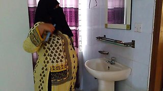 Pakistani Aunty Fucked by Neighbor Hot Guy When She Was Ready for Go to Meet with Her Ex Boyfriend