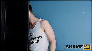 Alluring Mature Hottie Agrees To Hook Up With The Playful Guy