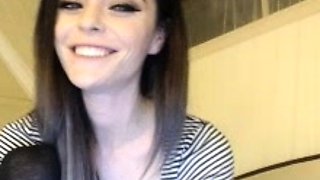 Amateur Webcam Teen Flashes Masturbates