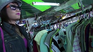 Tongue pierced Thai MILF gets picked up
