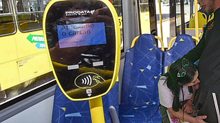 Female Student Can't Resist the Cock She Saw on the Bus