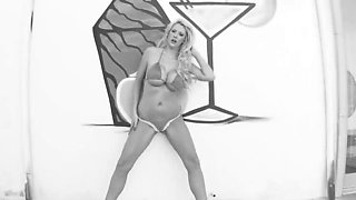 Blonde MILF Threesome Anal - Scarlett Wild & Courtney Taylor Ass Fucked Hard