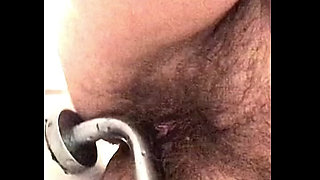 Humping faucet and bathtub edge