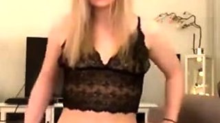 Mariaqt Teasing With Tail Plug