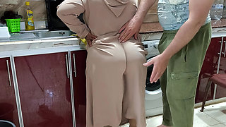 Egyptian Sharmota Get Her Pussy Wet in Kitchen Arabic Big Woman