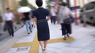 脱毛サロン美女が臭いチンポを淫らにフェラとパイズリしてガレージで3Pエッチ