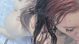 Swimmingpool Blowjob