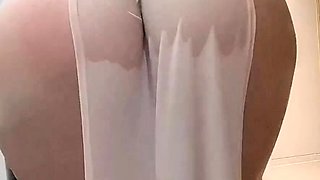 Close up amateur beauty uses her toy to masturbates