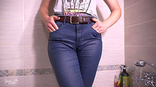 Girl Teases Wet Camel Toe In Blue Jeans