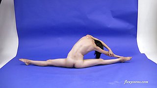 Slender Russian teen Galina Markova does the splits and shows bald pussy
