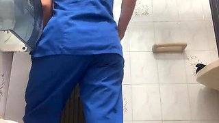 Katrina4deluxe & Pampammedallo Public Bathroom Voyeur - Big Ass BBW Squirts & Piss On Camera