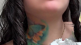 The Giantess Girl Makes Her Stomach Grow so That It's Big for You.