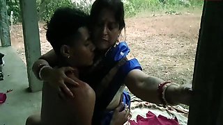 Chubby Aunty Sex In Forest!! Big Cock Thief Fuck And Make Her Cum!!!