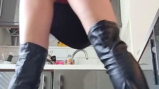 Blonde cute ass play and jerks off