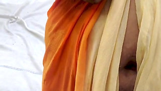 Rusa bhabi showing wet boobs in video call