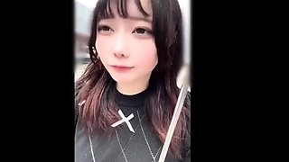 A beautiful woman with a great charm, an eye-catching