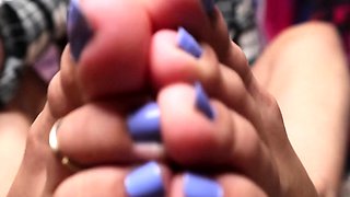 Masturbating amateur cums after solo fun