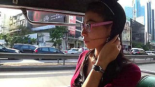 Sexy Thai MILF amateur fuck on video