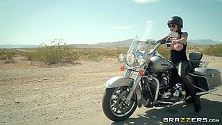 busty bikers anna bell peaks and felicity feline refreshing on the road