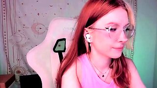 Amateur Webcam Teen Masturbates And Teases