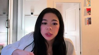 Brunette Couch Webcam Solo Fun Masturbating