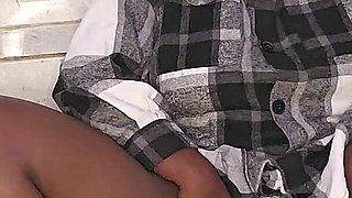The Fingers Inside the Single Mom's Pussy She Feel Horny