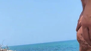 Stranger on the Beach Picks up Lifeguard