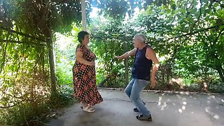 PAWG granny dancing