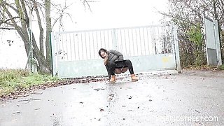 Beautiful Naomi Bennet at long hair clip