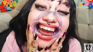 Bimbo Curvy Girl Mouth Tongue Fetish