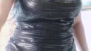 Webcam beauty and her toys have solo sex