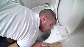 Redheaded cougar has threesome with a bisexual and his friend