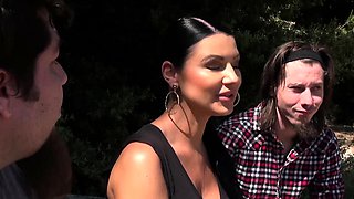 Luna Rival&Cassy Diaz Horny Threesome Outdoors