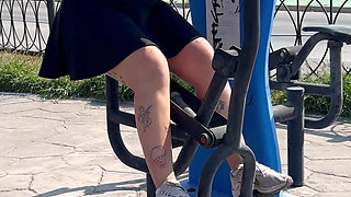 SHE SHOWS HER TITS IN PUBLIC AND SUCKS IT IN THE AIR