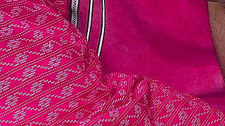 Komal's Stepsister Sat on Her Stepbrother-in-law's Clothes and Started Looking at Her Penis.