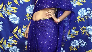 Hot Bhojpuri Housewife Dancing in the Blue Saree with Full Josh