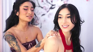 Avery Black and Alexa Chains eating out on the bed