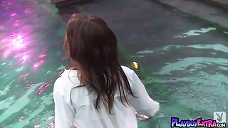 Young girl reveals her slit under the water