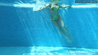 Underwater Show - swimming pool milf dirt