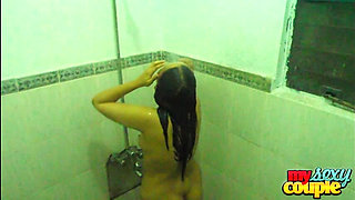 Beautiful Wife’s Steamy Shower Allure Mesmerising Moment of Natural Beauty