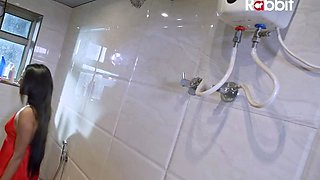 Indian babe toys her pussy on webcam