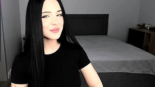 Brunette solo masturbation on webcam