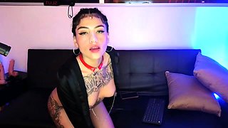 Amateur Webcam Teen Flashes Masturbates