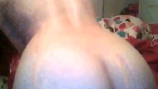 Gorgeous Amateur Shows Off on Webcam