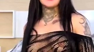 PUSSY BABE BRUNETTE masturbating