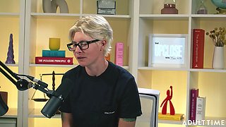 Breaking Shame Cycles & Being True to Yourself, with Khloe Kingsley!  the Adult Time Podcast